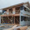 注文住宅の建築途中の外観イメージ（生成）